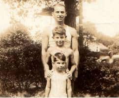 Herman, Sandy i Philip Roth l'agost de 1937